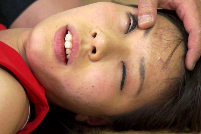 【700ptsOFF!】【投稿】傲慢女を首絞めリンチ10 サンプル画像05