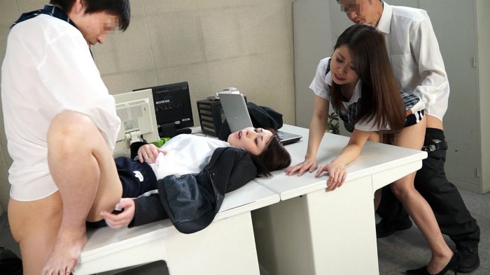 性欲処理課OLブルマ特別編2 独身OLクイーン若菜みなみ&臼井さと美降臨　サンプル画像11