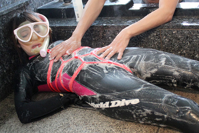 【新特別価格】ウェットスーツマーメイド監禁・観察日誌Vol.3　サンプル画像01