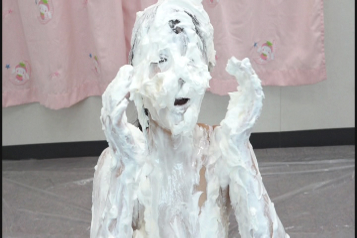 パイ投げ&クリームまみれでエッチ 7　サンプル画像04