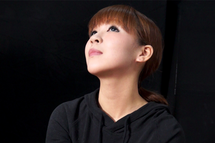 女性の首・喉・首絞め　サンプル画像09