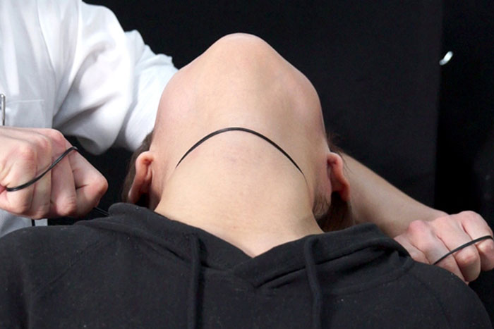 女性の首・喉・首絞め　サンプル画像06