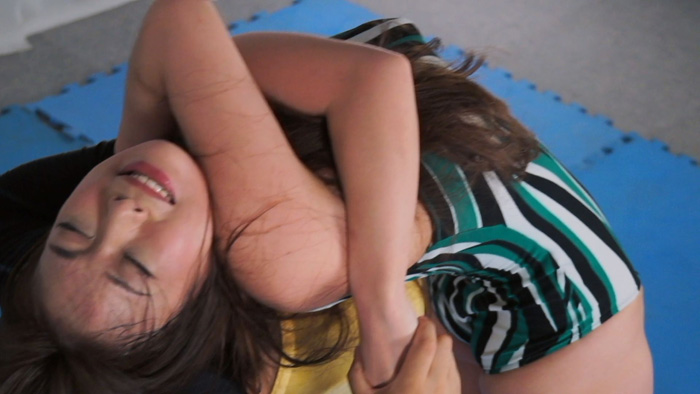 とある女子レスラーの完全敗北(シェラッキング) 17　サンプル画像02