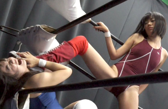 【新特別価格】ミスマッチプロレス Vol.4 高身長スレンダー美女VS低身長ロリ娘　サンプル画像02