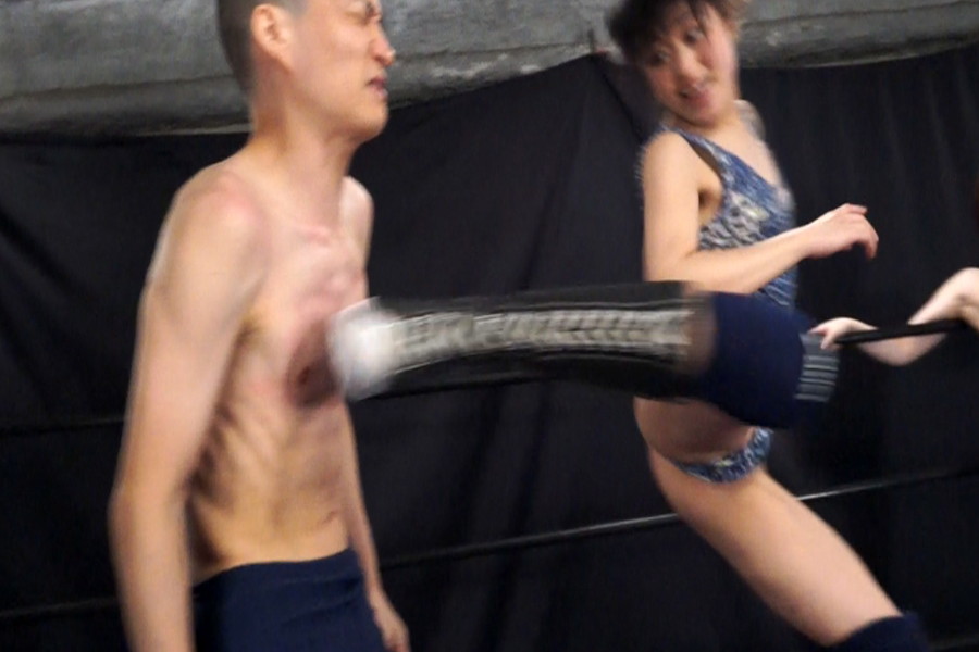 最凶S女たちのM男破壊遊戯2　サンプル画像09