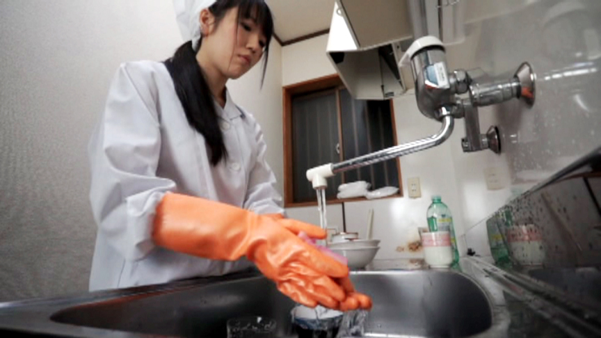 【新特別価格】家政婦由麻　炊事用ゴム手袋情事2　サンプル画像02