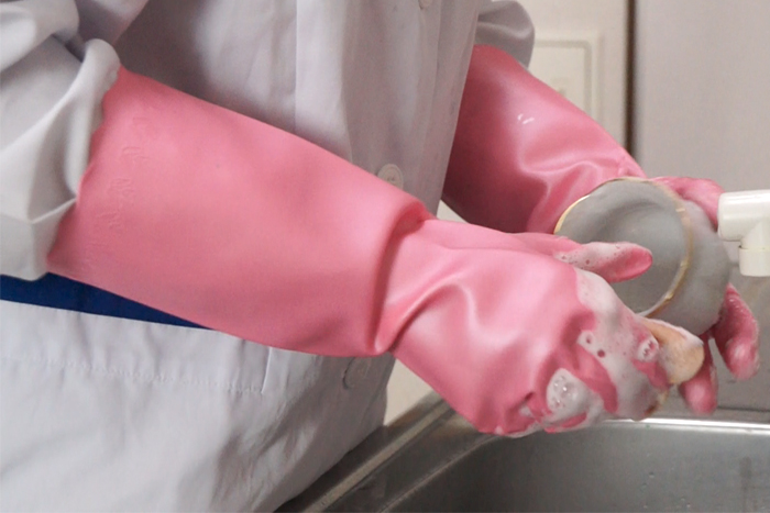 【新特別価格】家政婦優子　炊事用ゴム手袋情事5　サンプル画像02