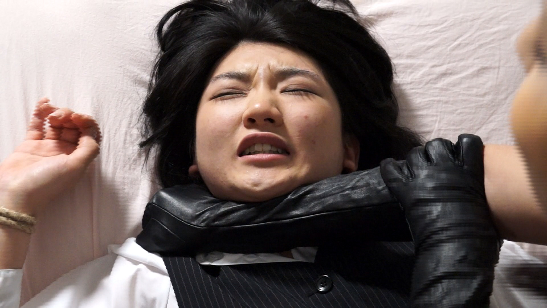 【HD】黒革手袋のレズビアン首絞め淫辱百合責め 1　サンプル画像06