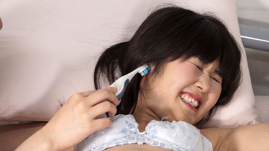 【値下げ商品】女の子同士でくすぐりがまんくらべ　サンプル画像04