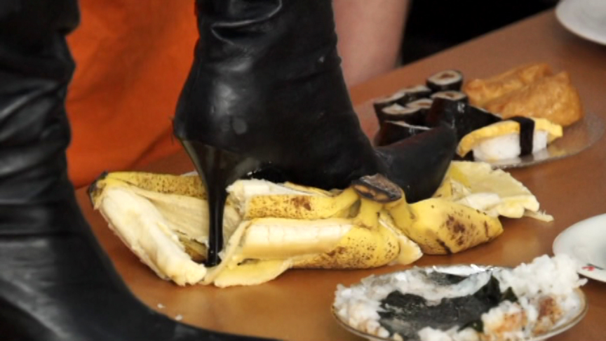 【スマホ・タブレット対応】土足女の不作法クラッシュ2 サンプル画像08