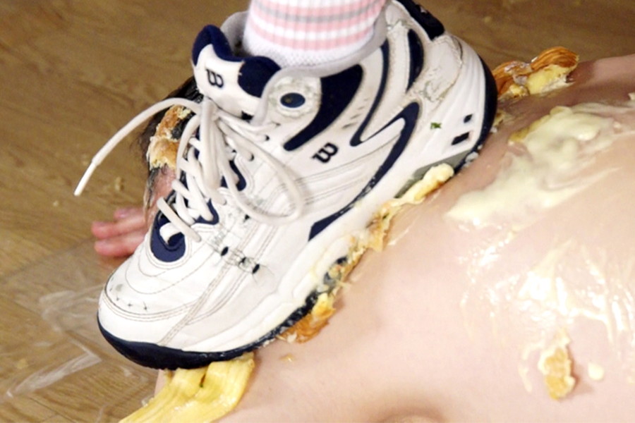 土足女の男踏みフードクラッシュ 2　サンプル画像04