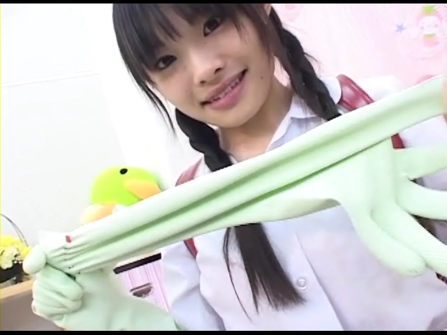【新特別価格】幼女のゴム手袋 その1　サンプル画像12