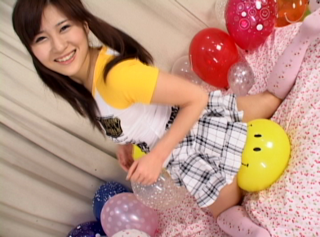 ブニュ～ン!!　女の子2人で風船つぶしっこ 1　サンプル画像03