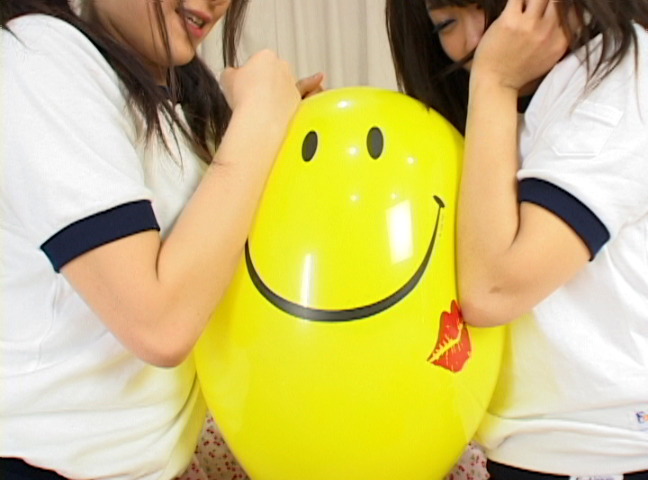 ブニュ～ン!!　女の子2人で風船つぶしっこ 1　サンプル画像10
