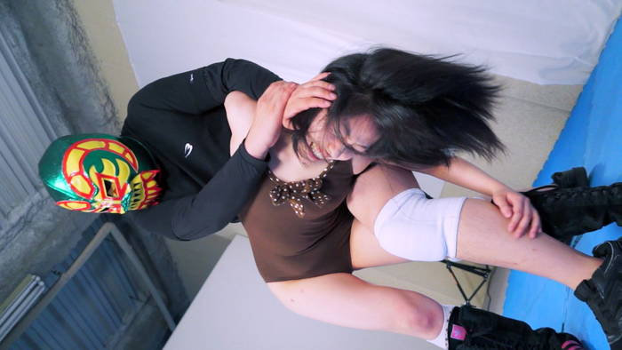 ドミネーションプロレス　キャットファイト　小谷野まゆ コブラツイスト