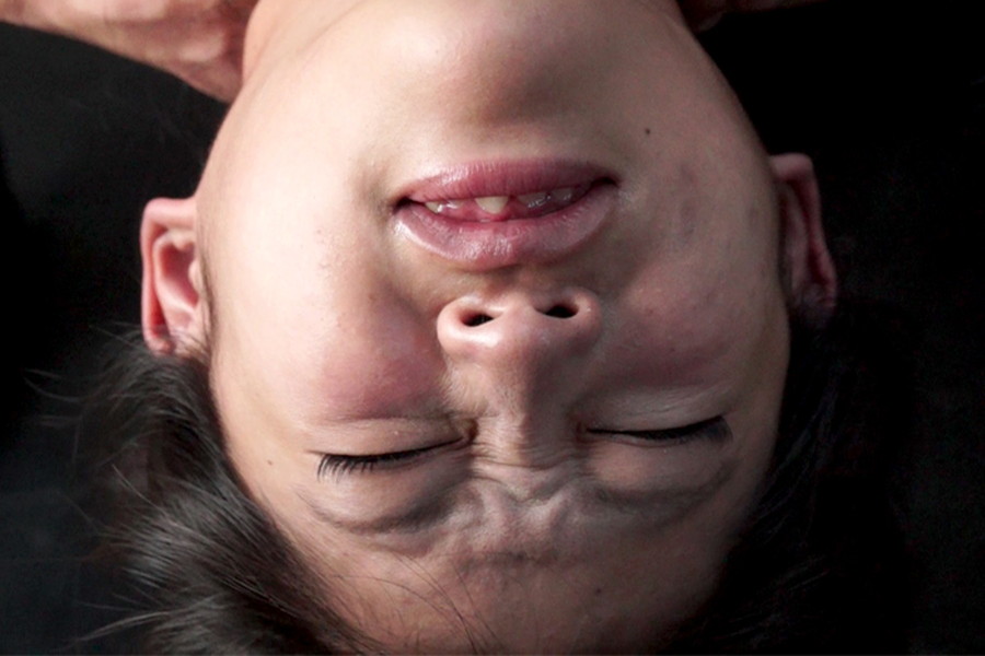 女性の首・喉・首絞め　サンプル画像10