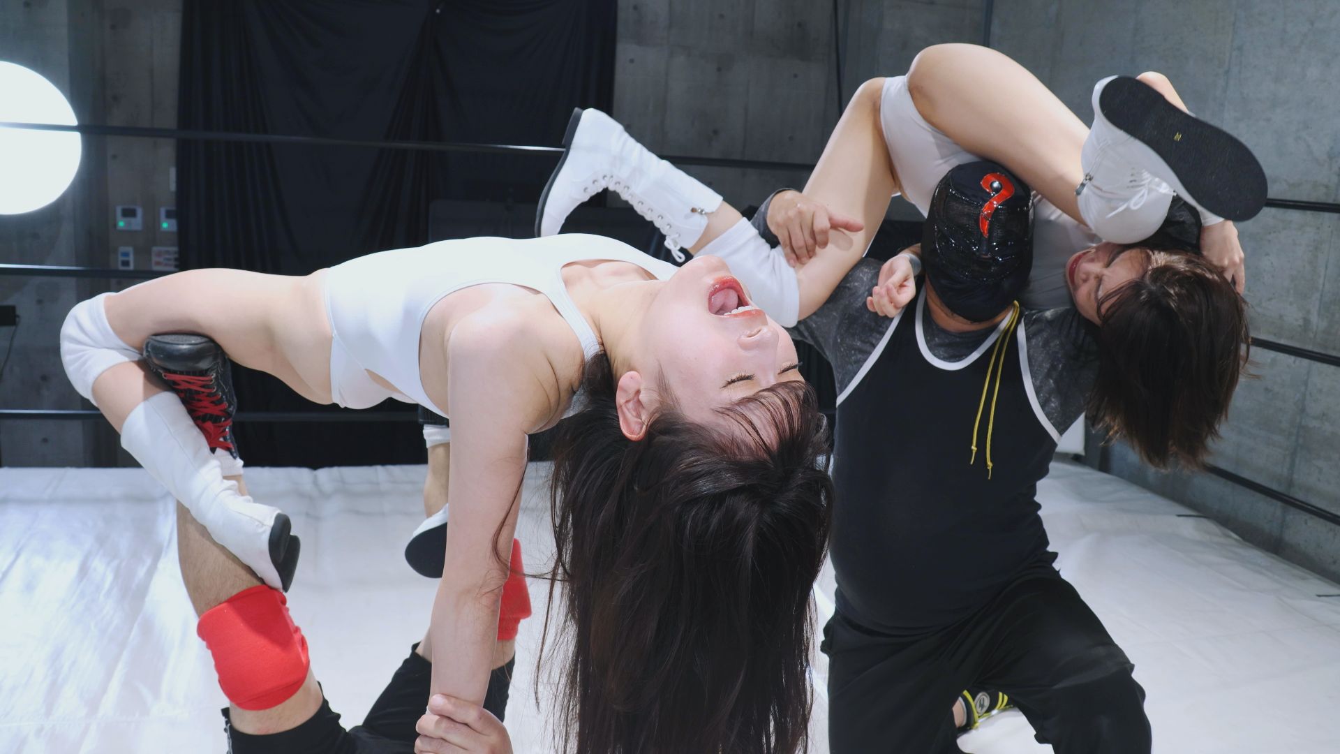 ミックスタッグマッチ男子vs女子01  藤井レイラ&湊波流 女子プロレス キャットファイト 藤井レイラ 湊波流