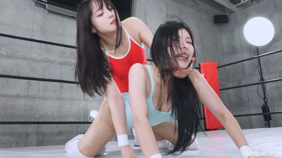 響つかさと若月もあが対峙する女子プロレスプライドの激闘シーン