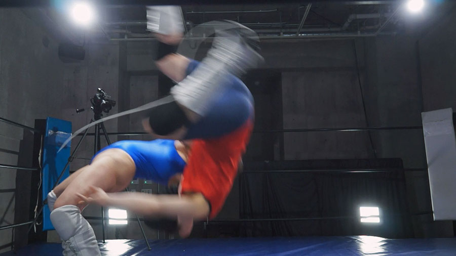 彼女とプライベートでプロレス 04 女子プロレス キャットファイト 男対決 新村あかり