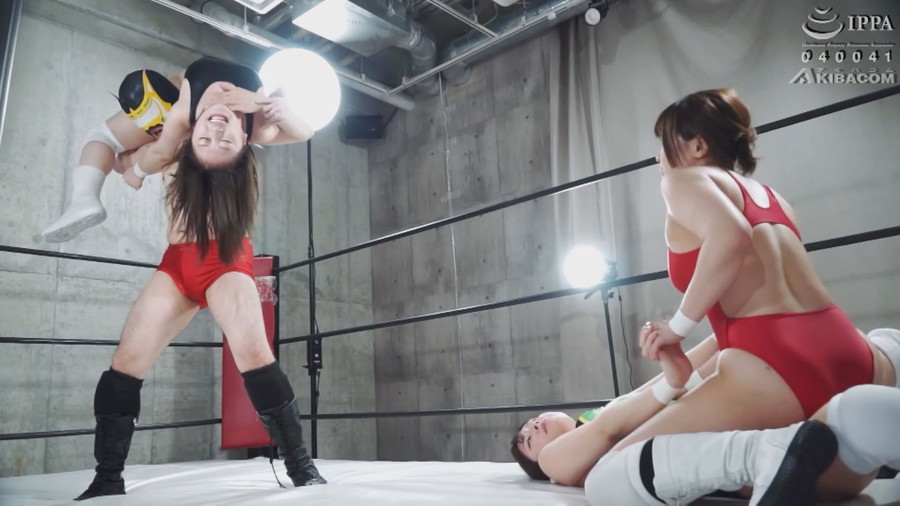 女子プロレス　巨乳　