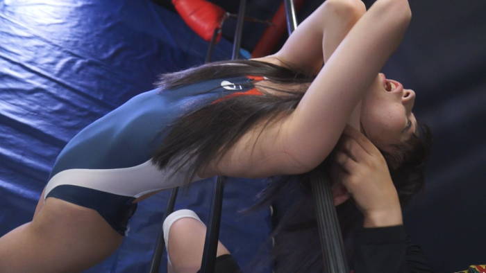 真エクストリームドミネーションMIX 2 西口あられ & 西内るな プロレス 完全敗北 リョナ 西内るな 首締め 競泳水着