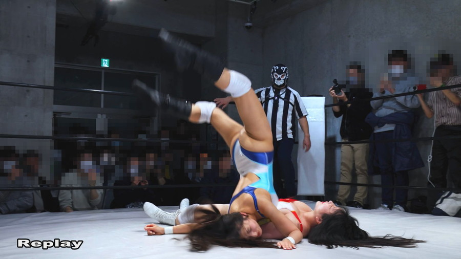 女子プロレス興行BWP14で激突する有村のぞみと深月めいの迫力ある攻防シーン